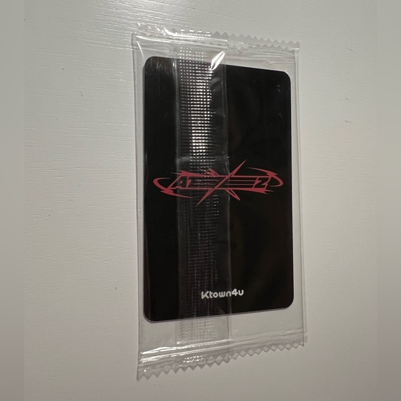 ATEEZ OFFICIAL WOOYOUNG PHOTO CARD THE WORLD EP.FIN: WILL KTOWN4U - Picture 2 of 2